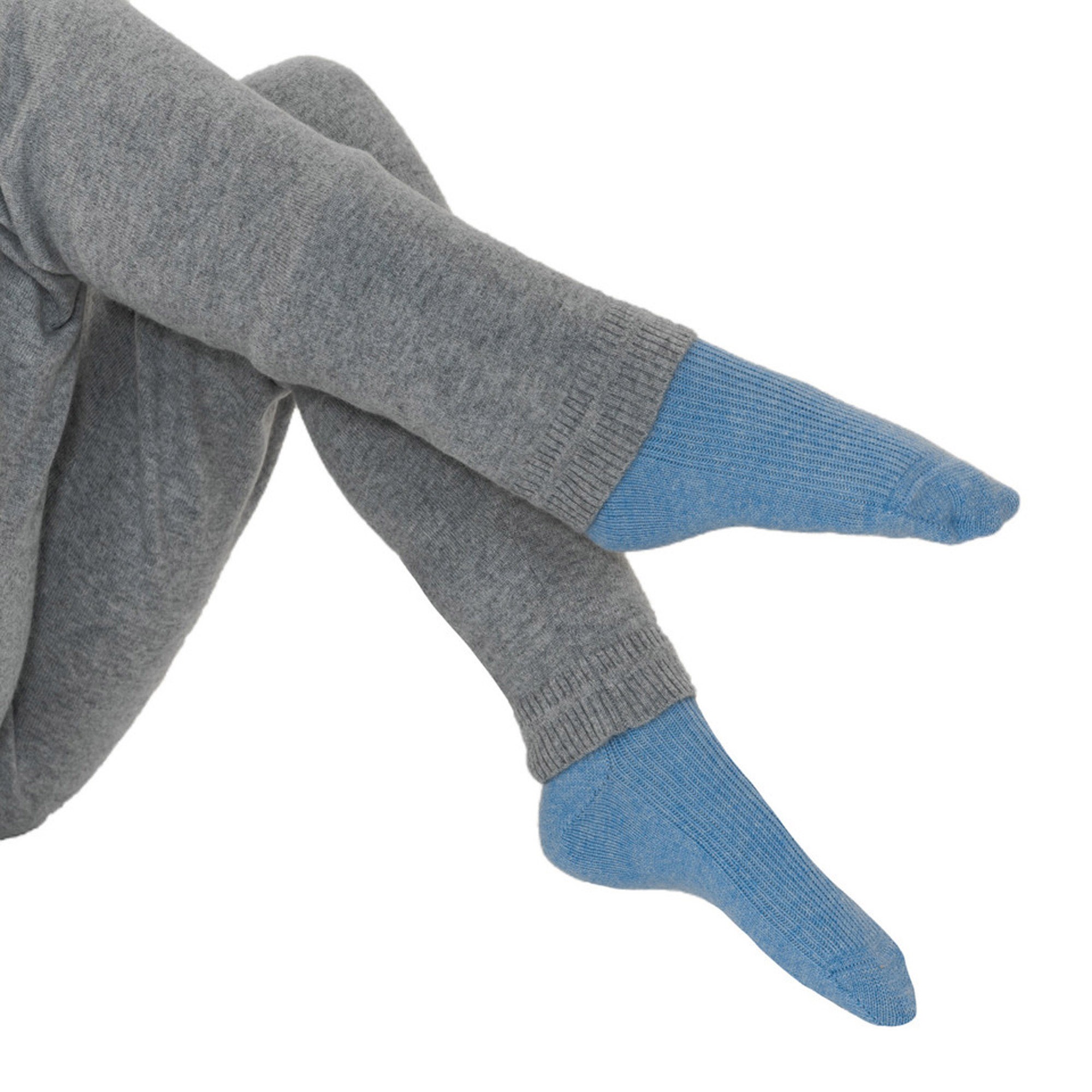 Lona Scott Womens Cashmere Socks, pale blue